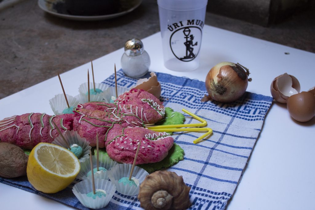 plastic straw tentacled lobster scottish seashell vanitas stilllife contemporary art photo gergo fulop budapest hungary 2019